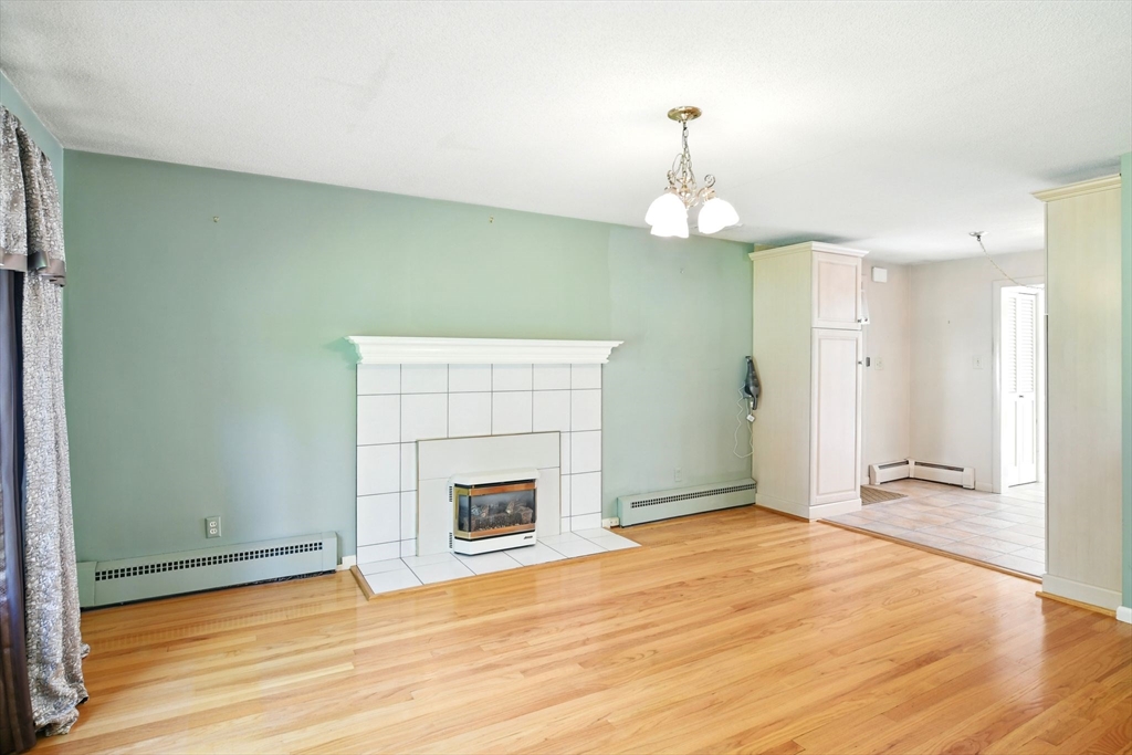 Westfield, Massachusetts 01085, United States, 3 Bedrooms Bedrooms, ,1 BathroomBathrooms,Residential,Pending,144047