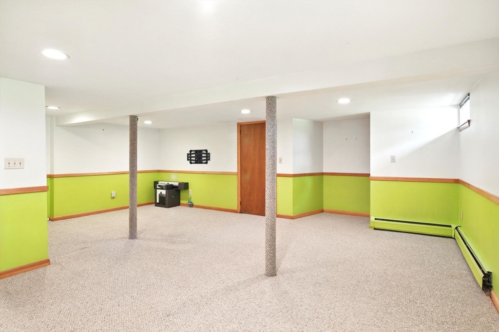 Westfield, Massachusetts 01085, United States, 3 Bedrooms Bedrooms, ,1 BathroomBathrooms,Residential,Pending,144047