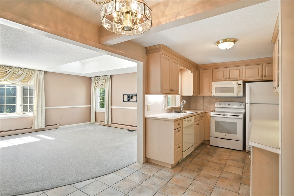 Westfield, Massachusetts 01085, United States, 3 Bedrooms Bedrooms, ,1 BathroomBathrooms,Residential,Pending,144047