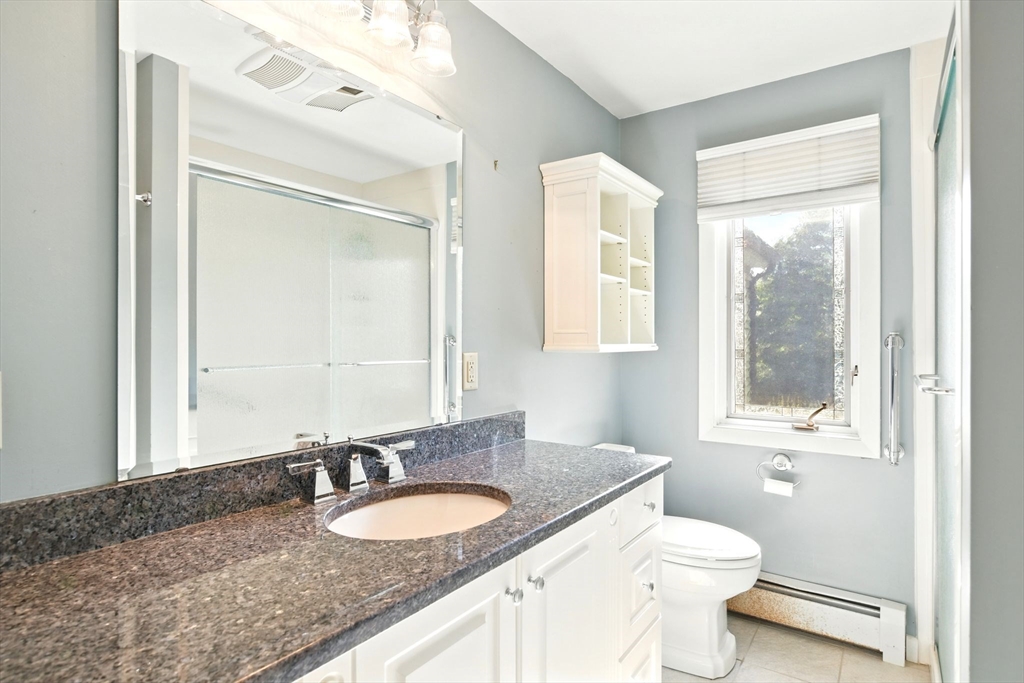 Westfield, Massachusetts 01085, United States, 3 Bedrooms Bedrooms, ,1 BathroomBathrooms,Residential,Pending,144047