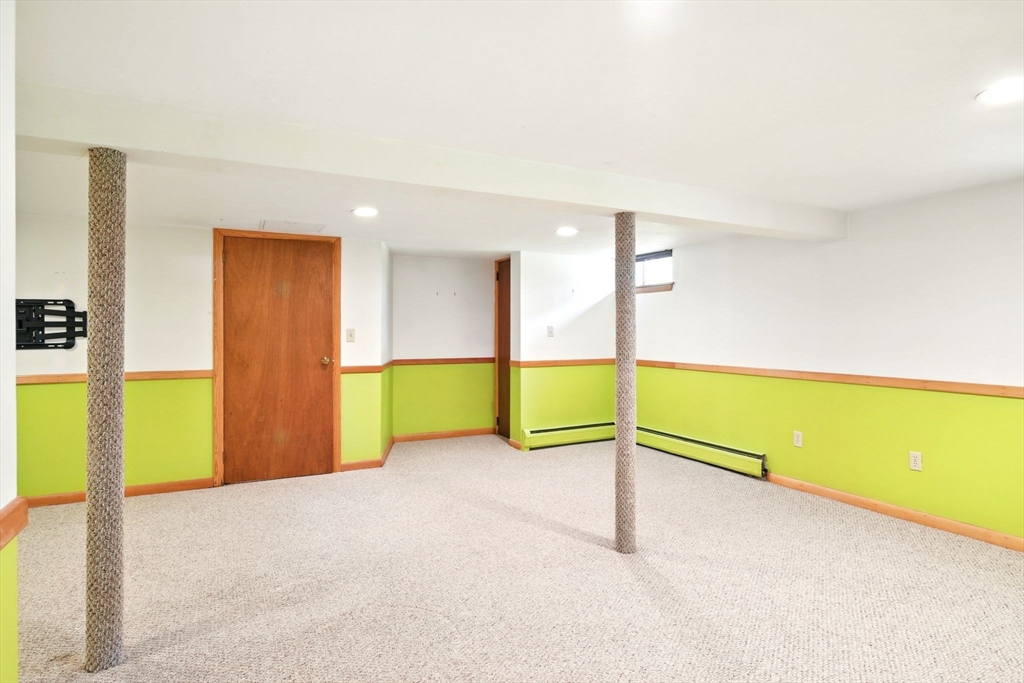 Westfield, Massachusetts 01085, United States, 3 Bedrooms Bedrooms, ,1 BathroomBathrooms,Residential,Pending,144047