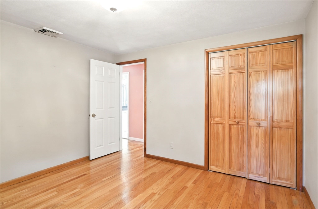 Westfield, Massachusetts 01085, United States, 3 Bedrooms Bedrooms, ,1 BathroomBathrooms,Residential,Pending,144047