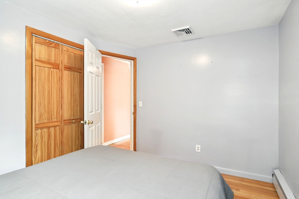 Westfield, Massachusetts 01085, United States, 3 Bedrooms Bedrooms, ,1 BathroomBathrooms,Residential,Pending,144047