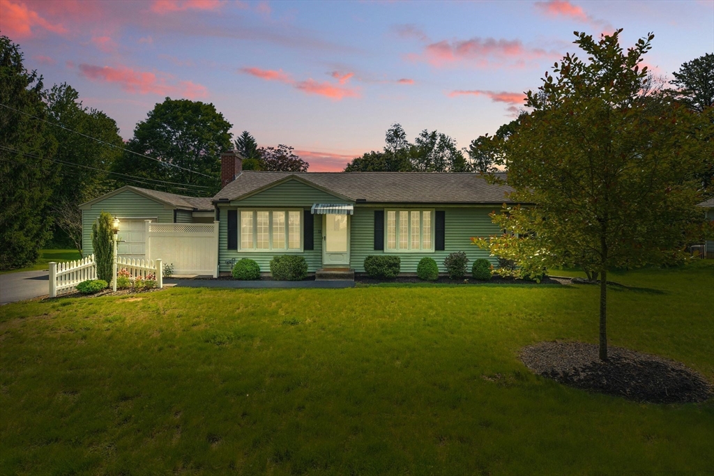 Westfield, Massachusetts 01085, United States, 3 Bedrooms Bedrooms, ,1 BathroomBathrooms,Residential,Pending,144047