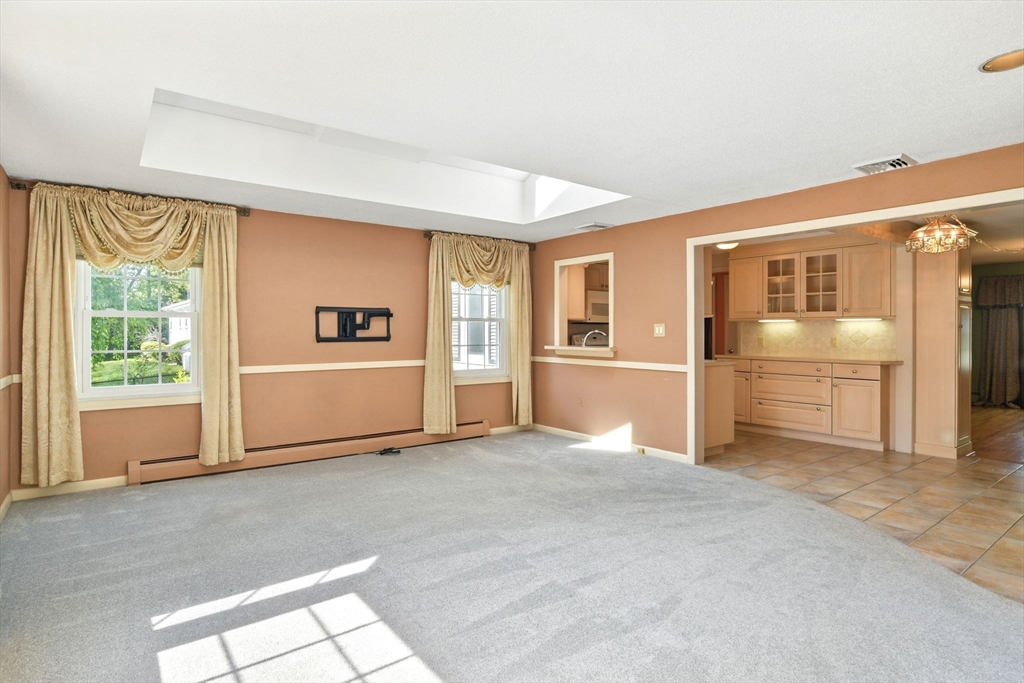 Westfield, Massachusetts 01085, United States, 3 Bedrooms Bedrooms, ,1 BathroomBathrooms,Residential,Pending,144047