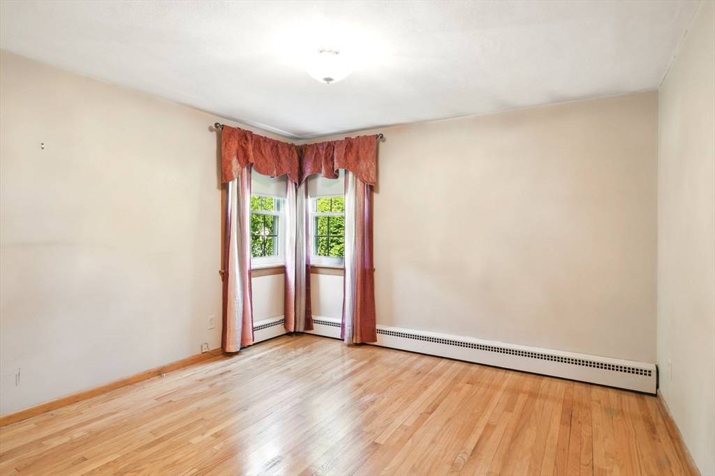 Westfield, Massachusetts 01085, United States, 3 Bedrooms Bedrooms, ,1 BathroomBathrooms,Residential,Pending,144047