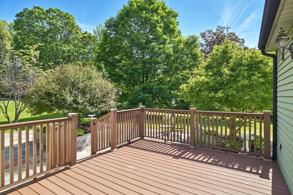 Westfield, Massachusetts 01085, United States, 3 Bedrooms Bedrooms, ,1 BathroomBathrooms,Residential,Pending,144047