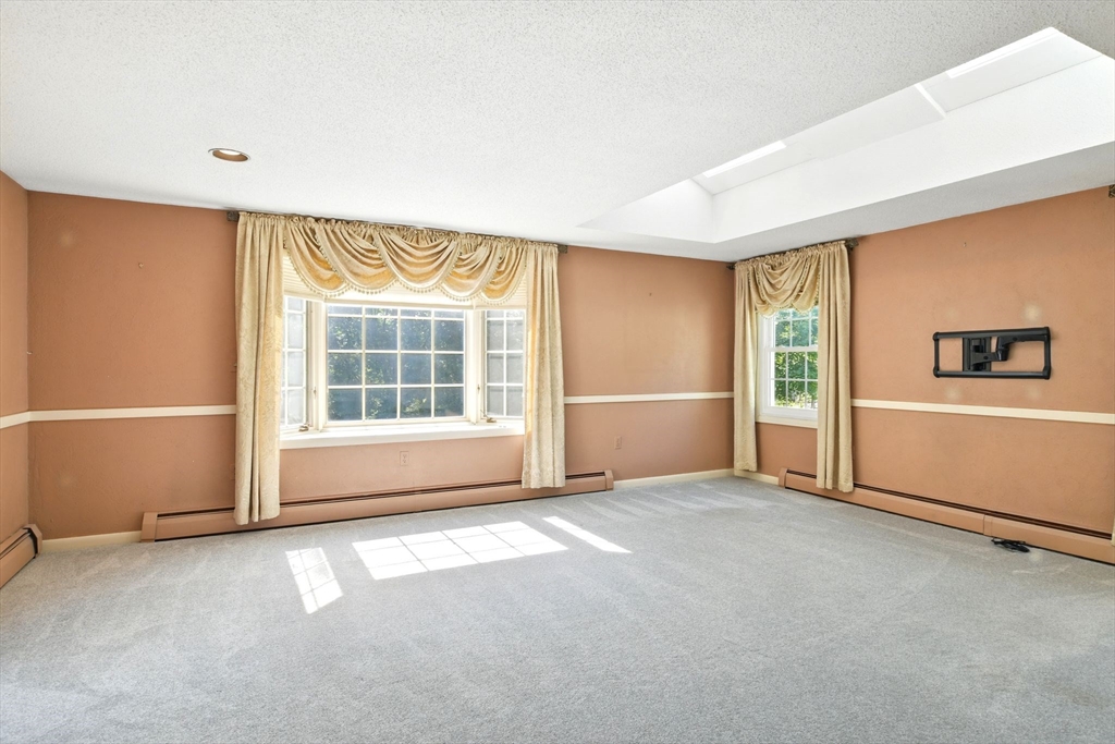 Westfield, Massachusetts 01085, United States, 3 Bedrooms Bedrooms, ,1 BathroomBathrooms,Residential,Pending,144047