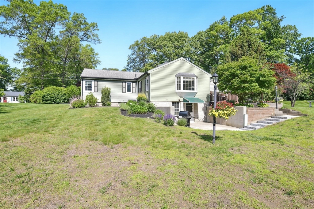 Westfield, Massachusetts 01085, United States, 3 Bedrooms Bedrooms, ,1 BathroomBathrooms,Residential,Pending,144047