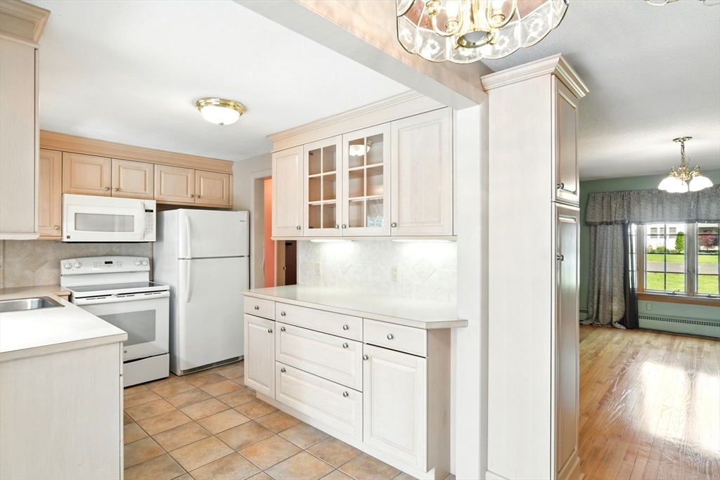 Westfield, Massachusetts 01085, United States, 3 Bedrooms Bedrooms, ,1 BathroomBathrooms,Residential,Pending,144047