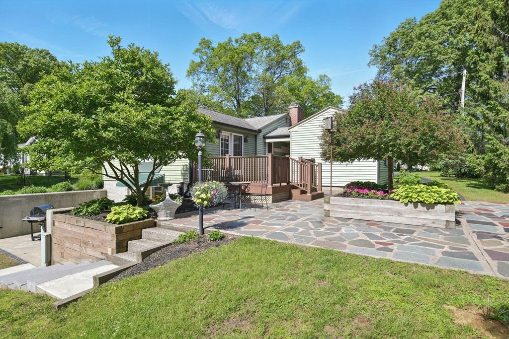 Westfield, Massachusetts 01085, United States, 3 Bedrooms Bedrooms, ,1 BathroomBathrooms,Residential,Pending,144047