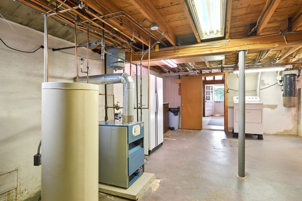 Westfield, Massachusetts 01085, United States, 3 Bedrooms Bedrooms, ,1 BathroomBathrooms,Residential,Pending,144047