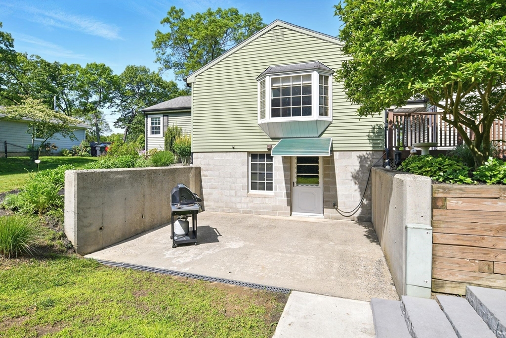 Westfield, Massachusetts 01085, United States, 3 Bedrooms Bedrooms, ,1 BathroomBathrooms,Residential,Pending,144047