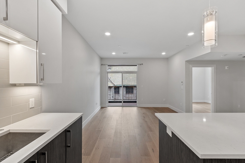 124 Highland Ave 403