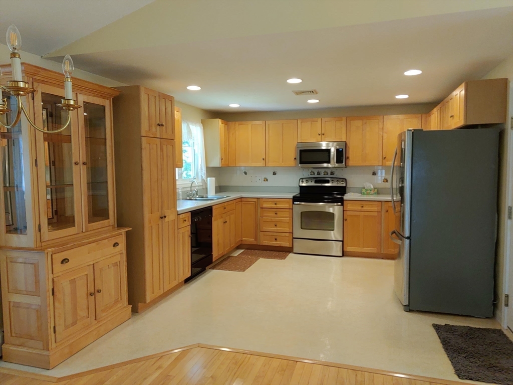 4 Deerfield Cir