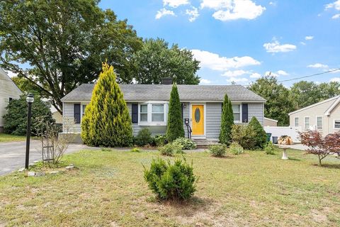 186 Burnham Rd Lowell MA 01852