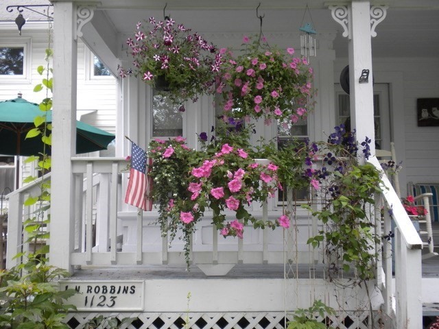 1123 East St
