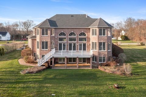 64 Kensington Ct Swansea MA 02777