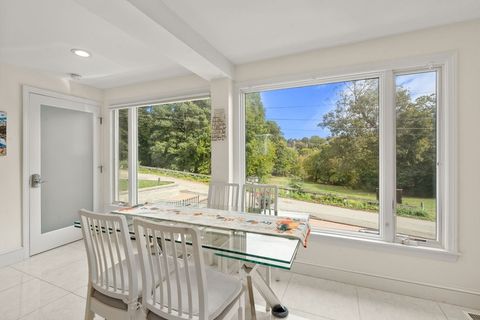 27 Hamilton Pl Needham MA 02494