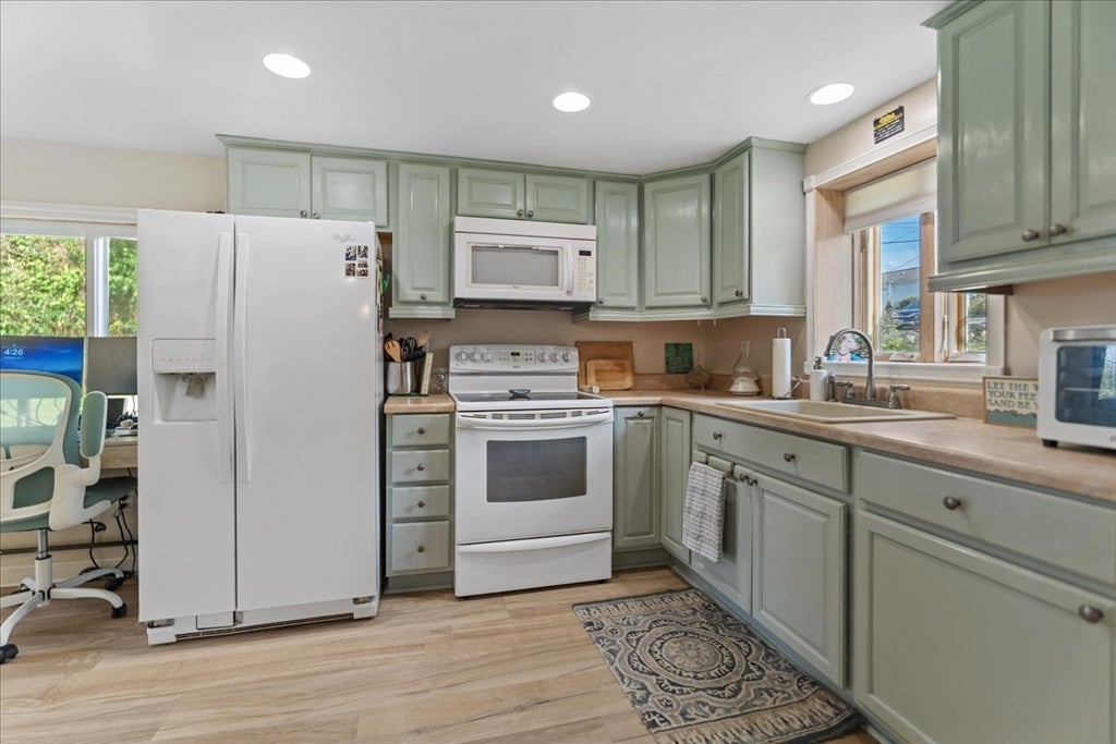 15 Charles St, Lakeville, MA, 15 Charles St, Lakeville, MA Photo #6
