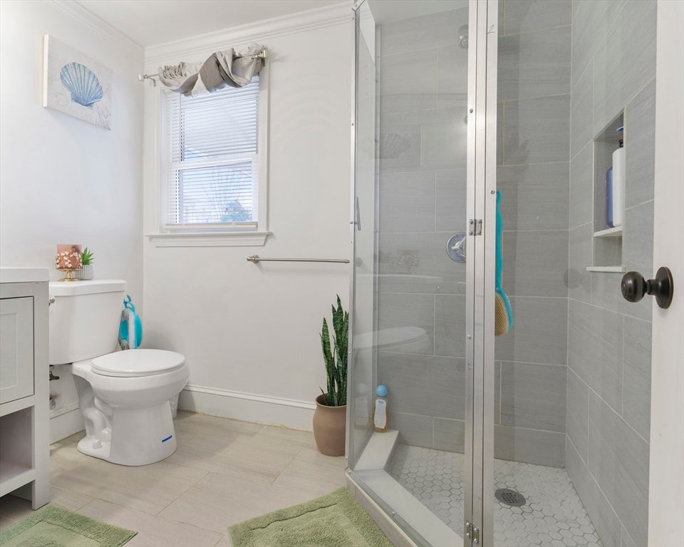374 Ashley Blvd, New Bedford, MA Photo #11