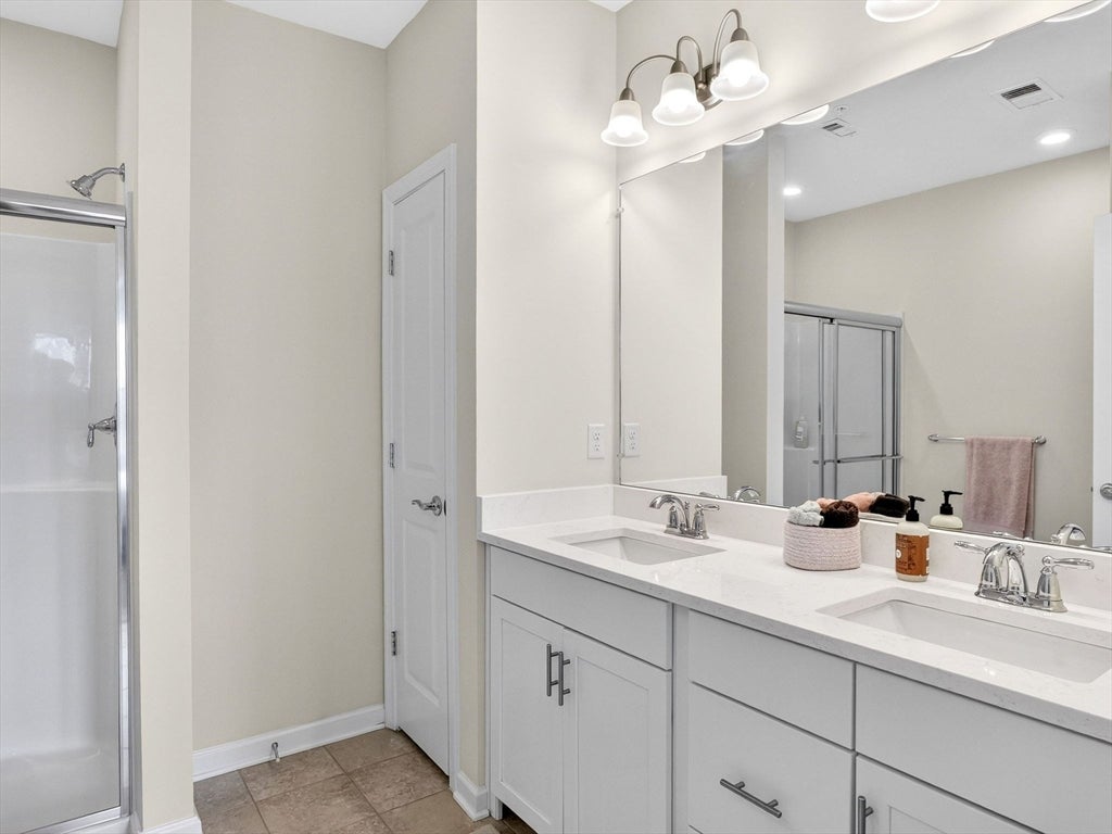 4 Peters Farm Way #206, Westborough, MA Photo #23