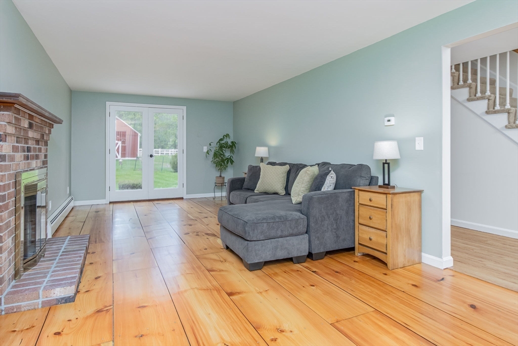 118 Lawrence St, Pepperell, MA Photo #9