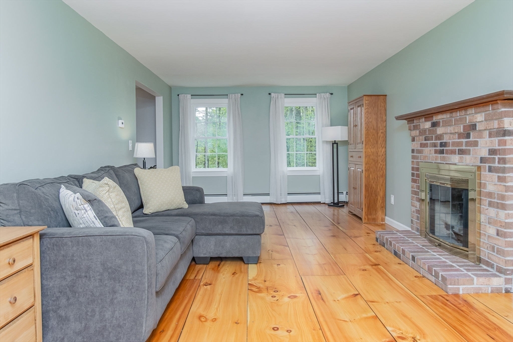 118 Lawrence St, Pepperell, MA Photo #8