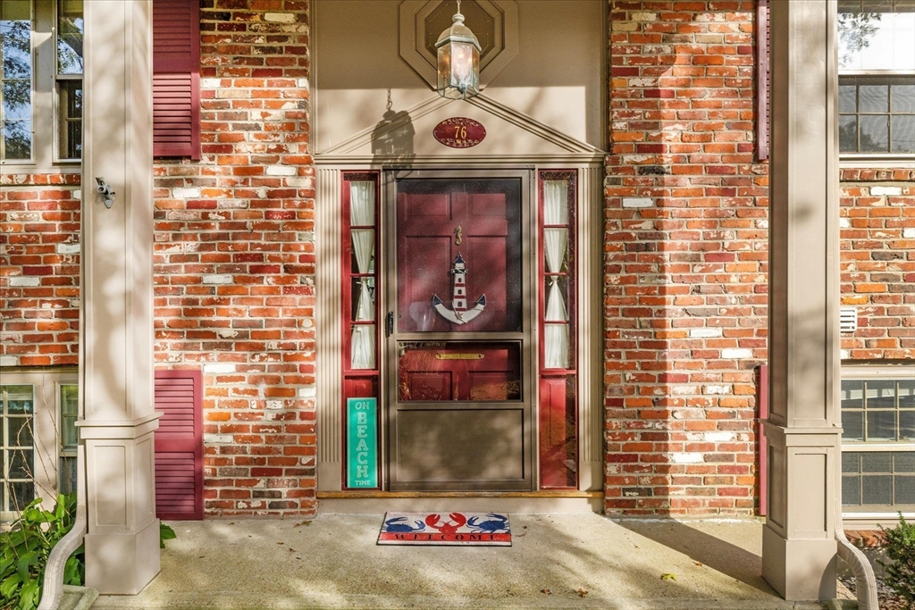76 Williamsburg Ave