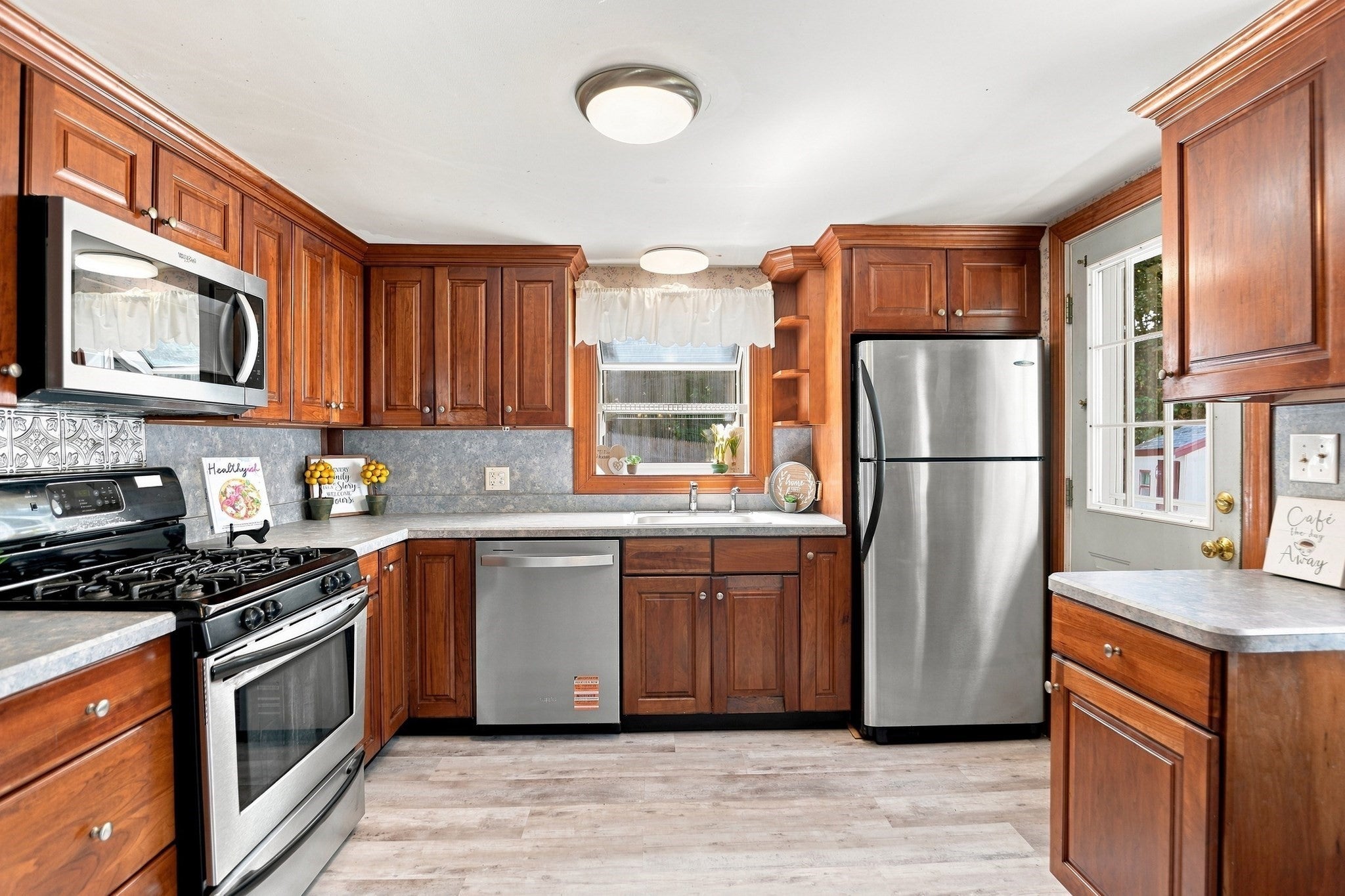 23 Mayflower Road, Woburn, MA, 23 Mayflower Road, Woburn, MA Photo #7
