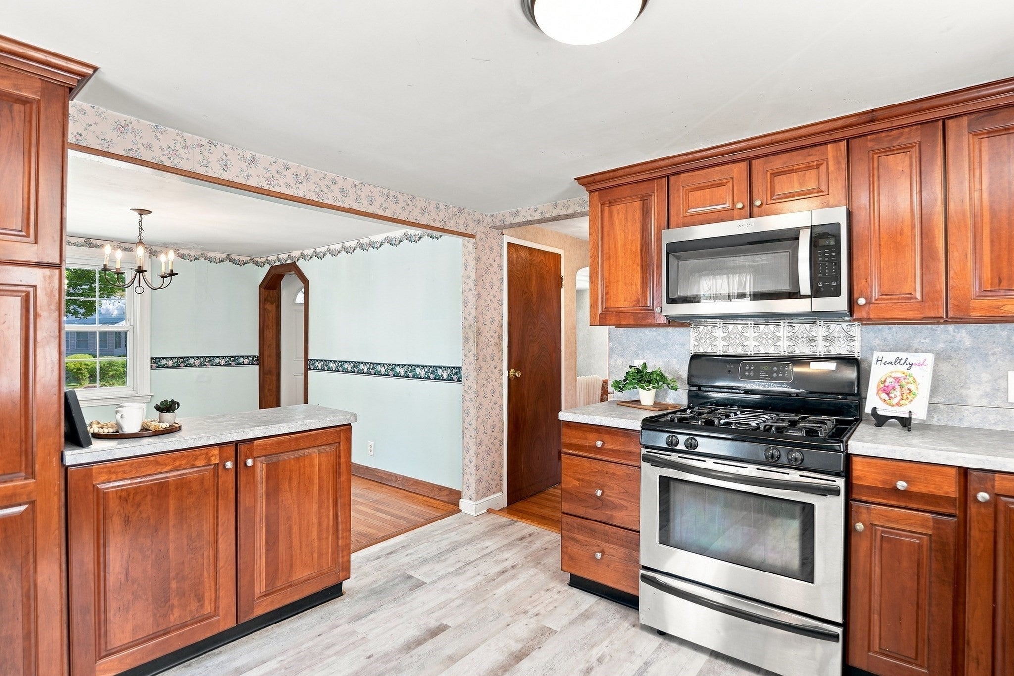 23 Mayflower Road, Woburn, MA, 23 Mayflower Road, Woburn, MA Photo #9