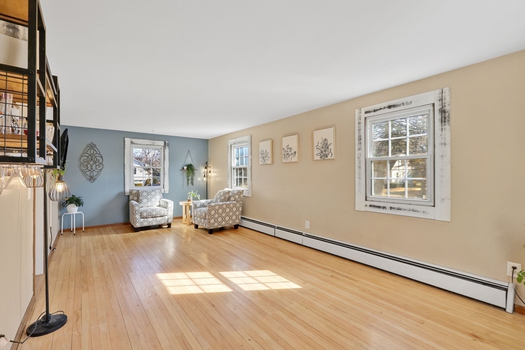 Wilbraham, Massachusetts 01095, United States, 4 Bedrooms Bedrooms, ,2 BathroomsBathrooms,Residential,Contingent,90948