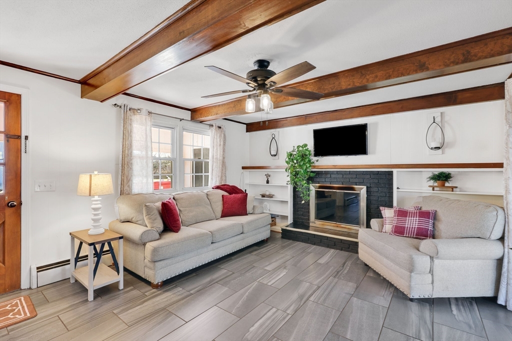 Wilbraham, Massachusetts 01095, United States, 4 Bedrooms Bedrooms, ,2 BathroomsBathrooms,Residential,Contingent,90948