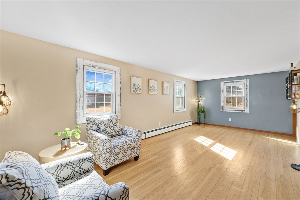 Wilbraham, Massachusetts 01095, United States, 4 Bedrooms Bedrooms, ,2 BathroomsBathrooms,Residential,Contingent,90948