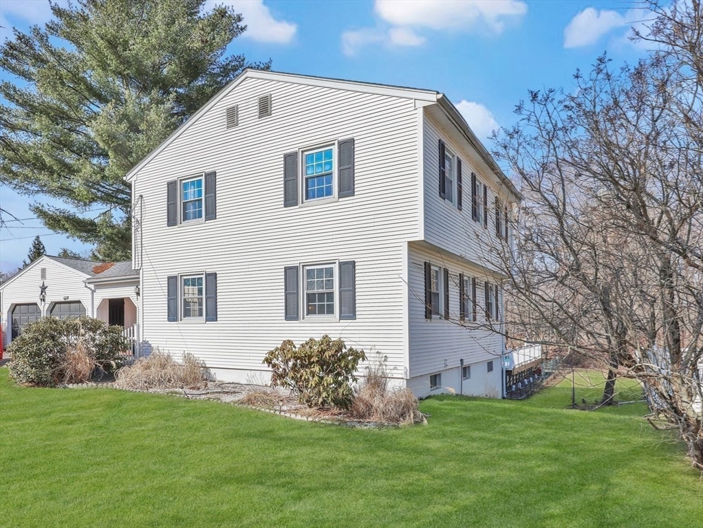 Wilbraham, Massachusetts 01095, United States, 4 Bedrooms Bedrooms, ,2 BathroomsBathrooms,Residential,Contingent,90948