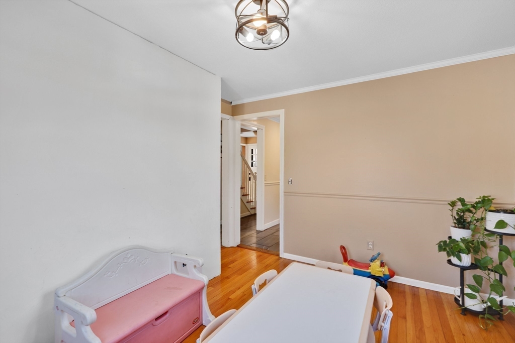 Wilbraham, Massachusetts 01095, United States, 4 Bedrooms Bedrooms, ,2 BathroomsBathrooms,Residential,Contingent,90948