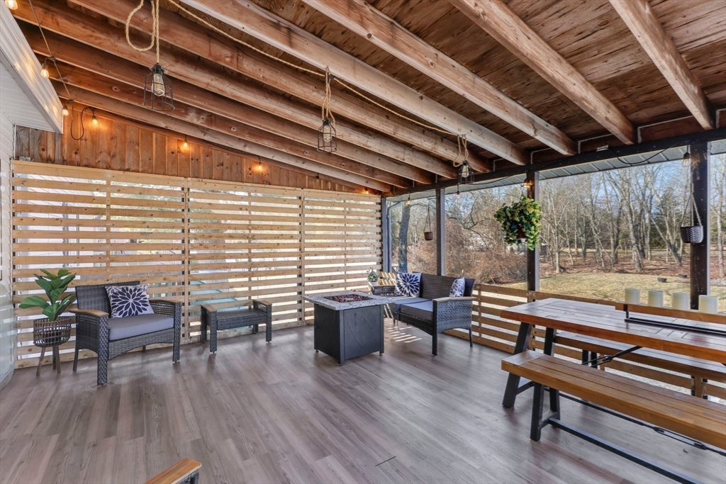 Wilbraham, Massachusetts 01095, United States, 4 Bedrooms Bedrooms, ,2 BathroomsBathrooms,Residential,Contingent,90948