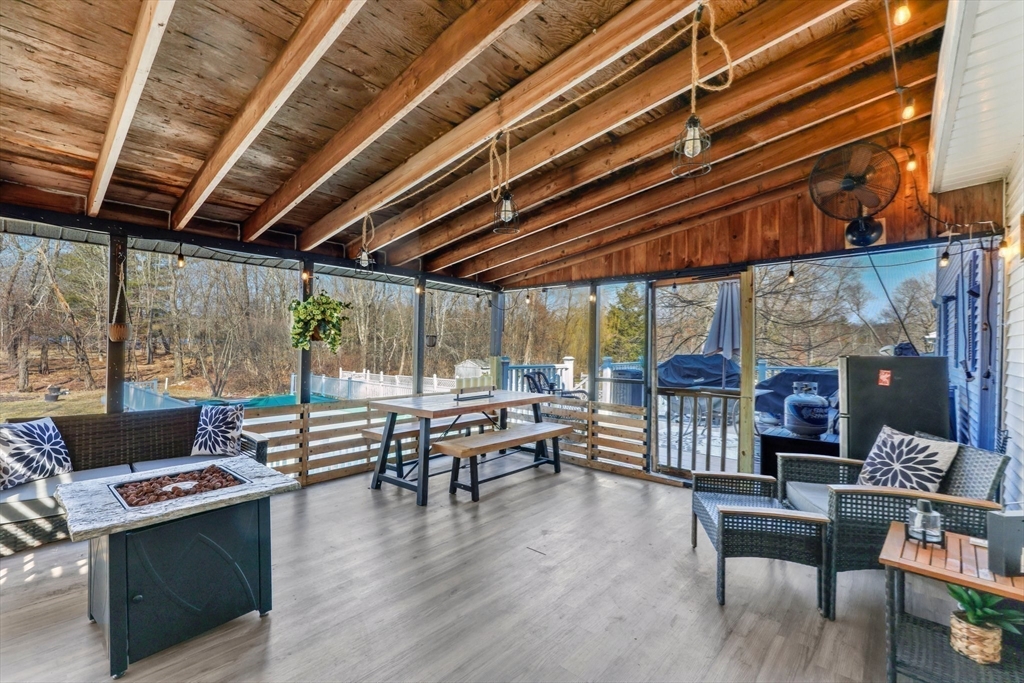 Wilbraham, Massachusetts 01095, United States, 4 Bedrooms Bedrooms, ,2 BathroomsBathrooms,Residential,Contingent,90948