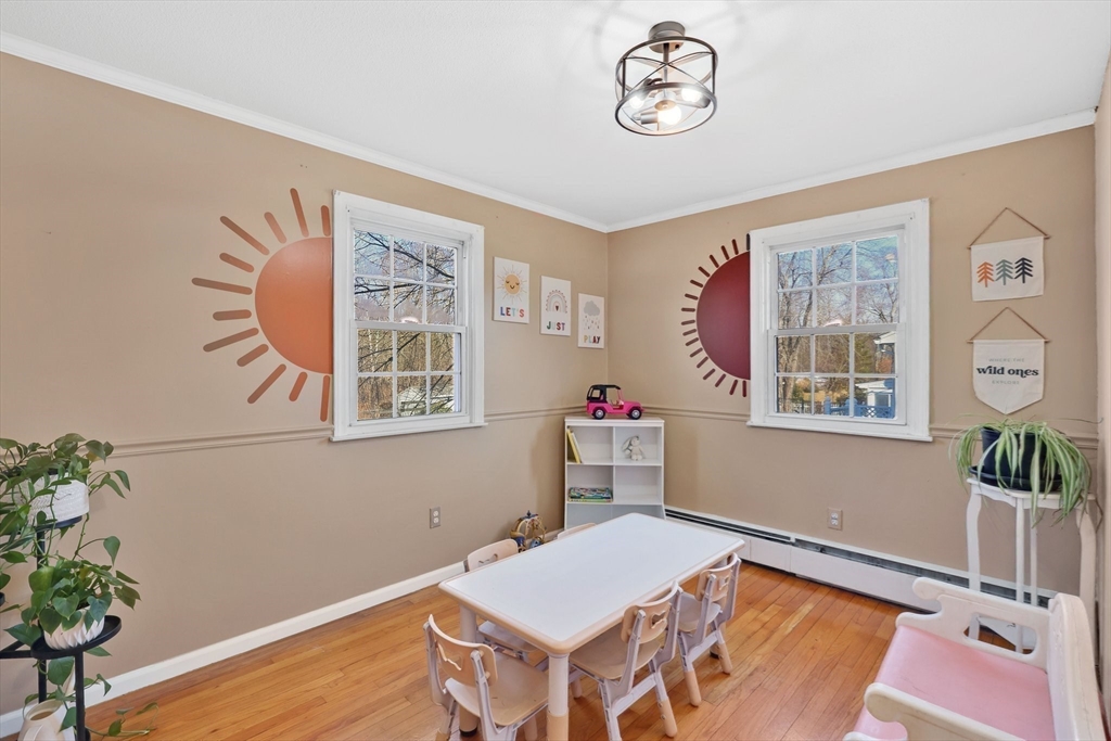 Wilbraham, Massachusetts 01095, United States, 4 Bedrooms Bedrooms, ,2 BathroomsBathrooms,Residential,Contingent,90948