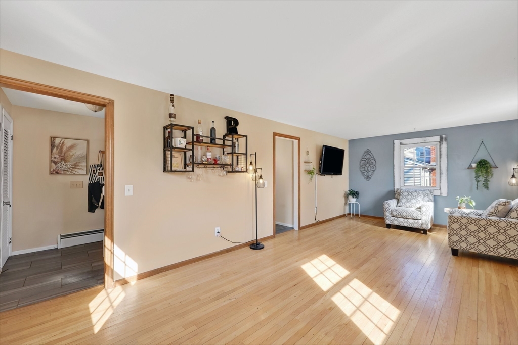 Wilbraham, Massachusetts 01095, United States, 4 Bedrooms Bedrooms, ,2 BathroomsBathrooms,Residential,Contingent,90948