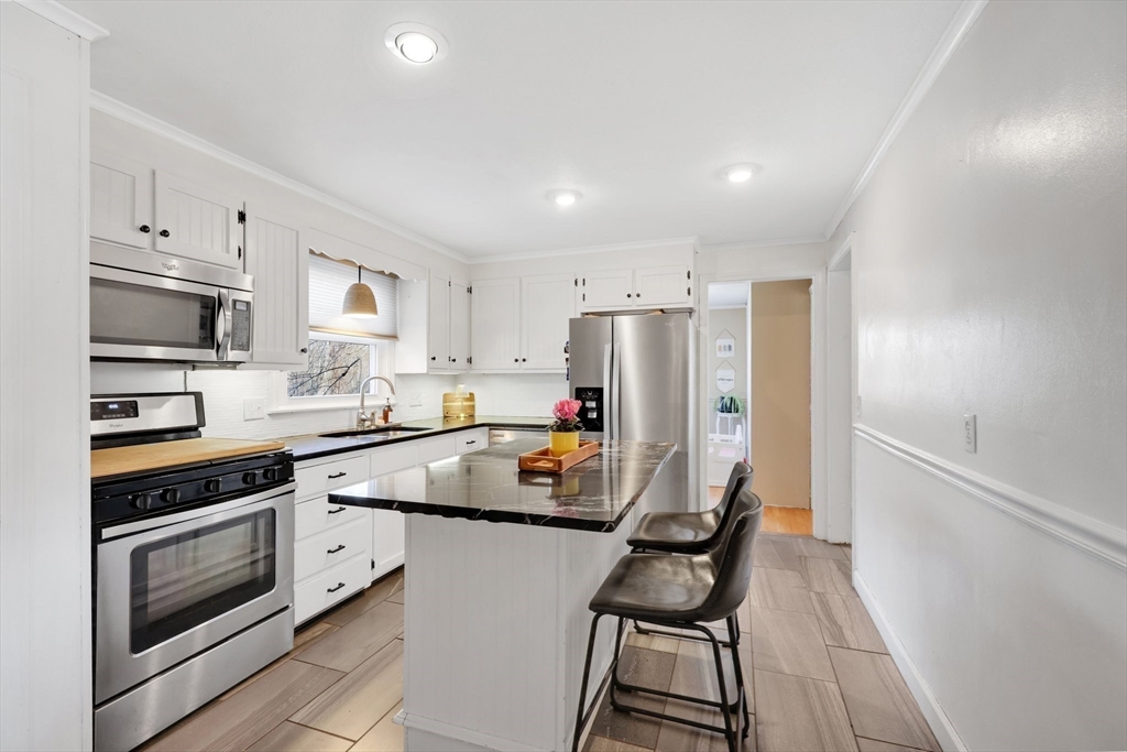 Wilbraham, Massachusetts 01095, United States, 4 Bedrooms Bedrooms, ,2 BathroomsBathrooms,Residential,Contingent,90948