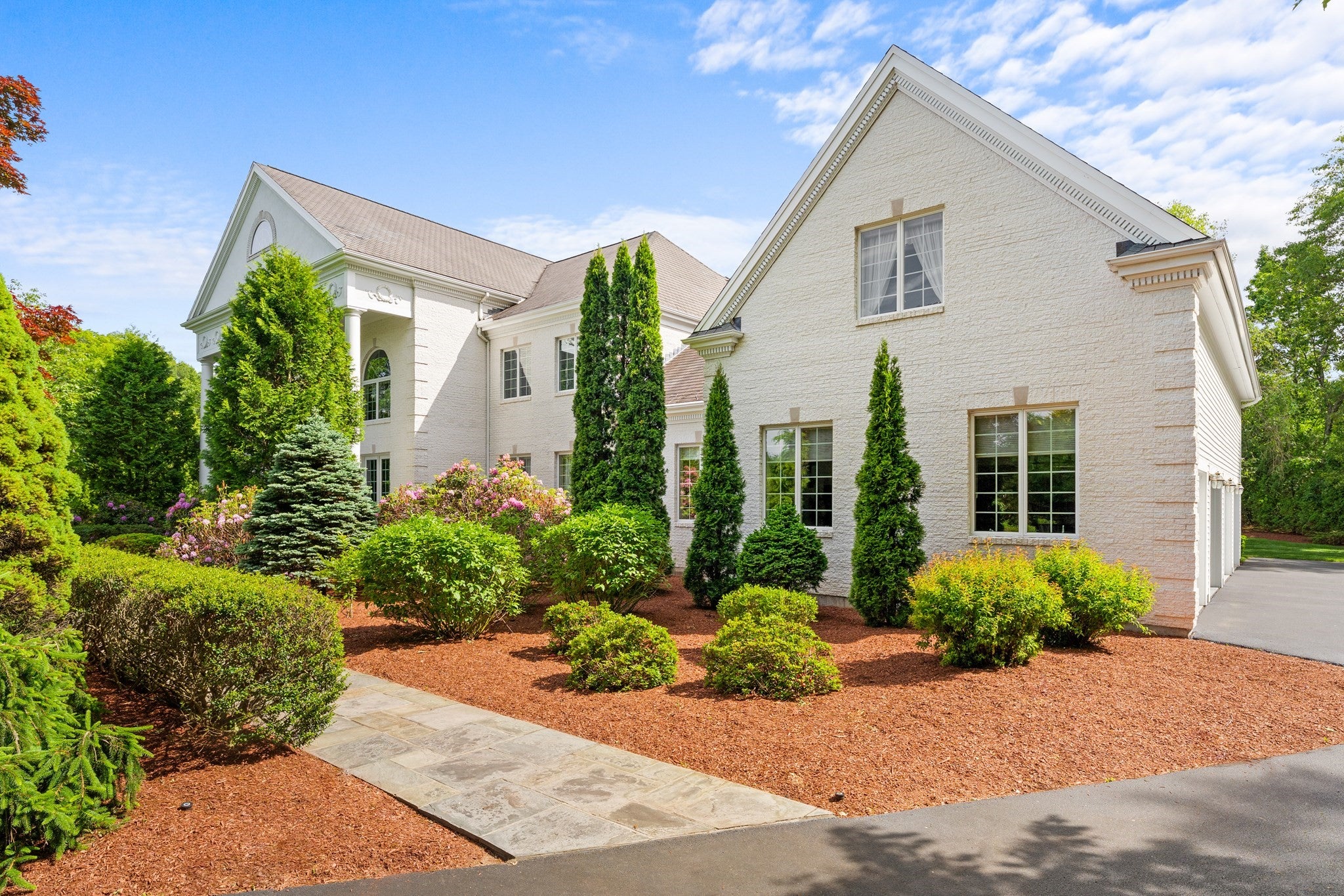 6 Steel Rd, Hopedale MA 01747