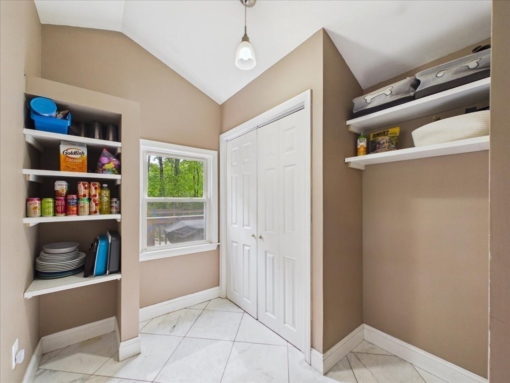 84 Seekell St