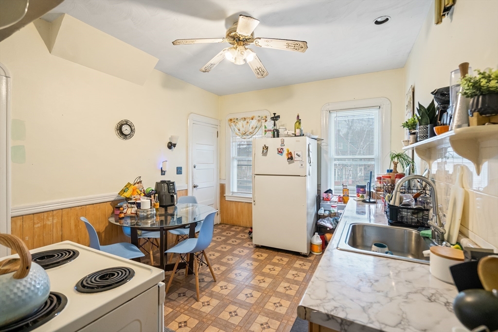 Springfield, Massachusetts 01108, United States, 4 Bedrooms Bedrooms, ,2 BathroomsBathrooms,Residential,Pending,103968