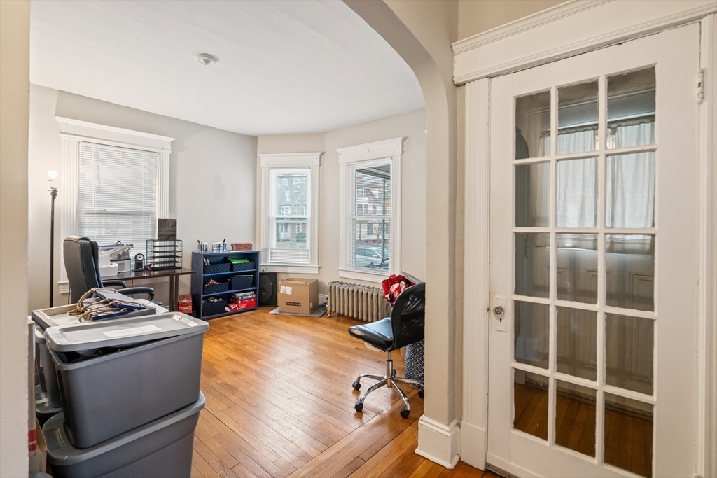 Springfield, Massachusetts 01108, United States, 4 Bedrooms Bedrooms, ,2 BathroomsBathrooms,Residential,Pending,103968