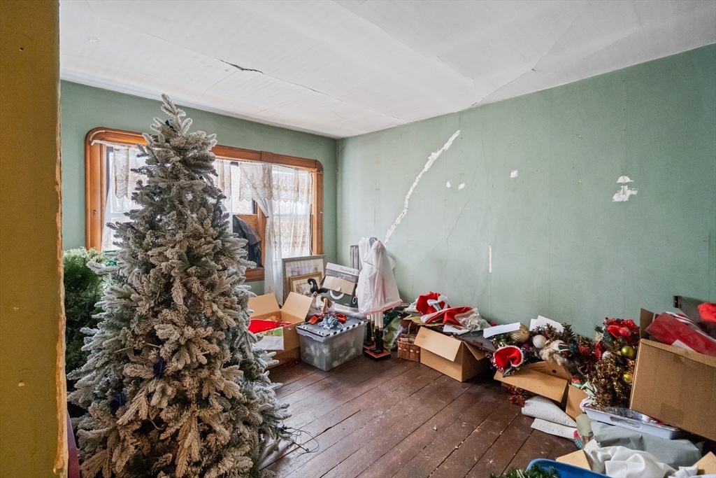 Springfield, Massachusetts 01108, United States, 4 Bedrooms Bedrooms, ,2 BathroomsBathrooms,Residential,Pending,103968