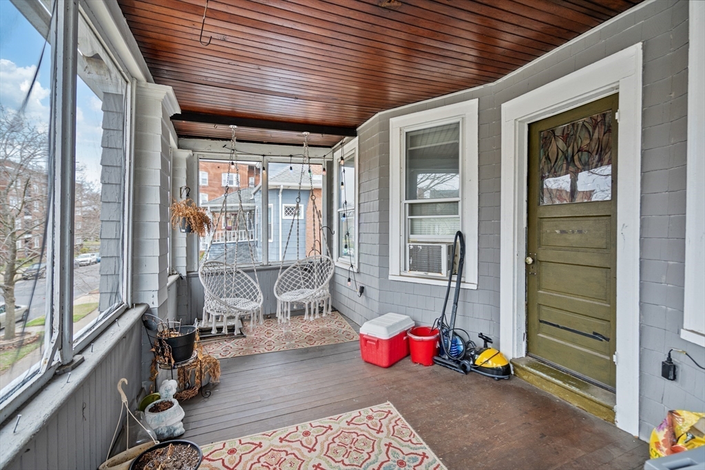 Springfield, Massachusetts 01108, United States, 4 Bedrooms Bedrooms, ,2 BathroomsBathrooms,Residential,Pending,103968