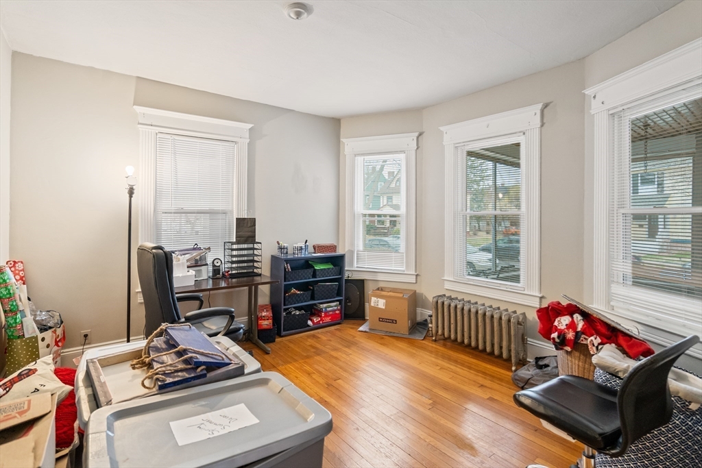 Springfield, Massachusetts 01108, United States, 4 Bedrooms Bedrooms, ,2 BathroomsBathrooms,Residential,Pending,103968