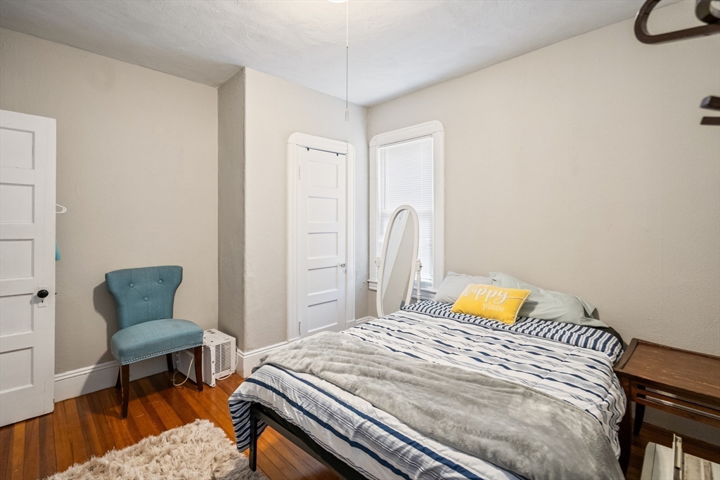 Springfield, Massachusetts 01108, United States, 4 Bedrooms Bedrooms, ,2 BathroomsBathrooms,Residential,Pending,103968