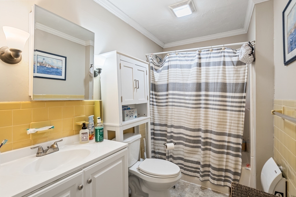 Springfield, Massachusetts 01108, United States, 4 Bedrooms Bedrooms, ,2 BathroomsBathrooms,Residential,Pending,103968